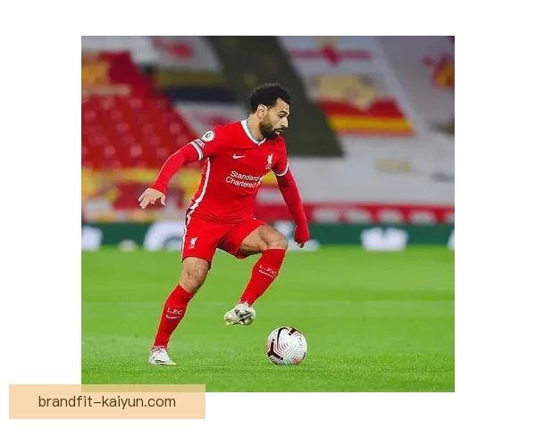 伊布射门方式多样，近期状态回暖值得关注。