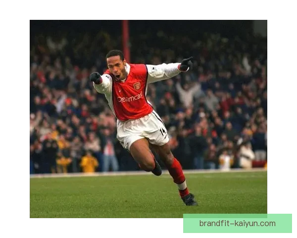 亨利经典瞬间回顾，展现其传奇球员生涯的绝妙表现与技术魅力