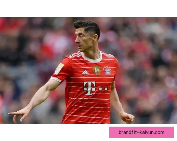 莱万多夫斯基转会巴萨始末：从拜仁离队到诺坎普首秀章